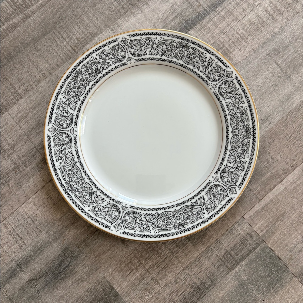 Mikasa 10.5 Inch Dinner Plate Brindisi Pattern